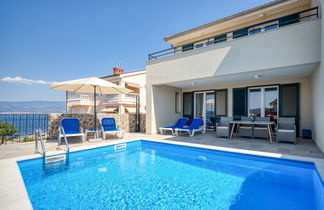 Photo 2 - Maison de 2 chambres à Vrbnik avec piscine privée et vues à la mer