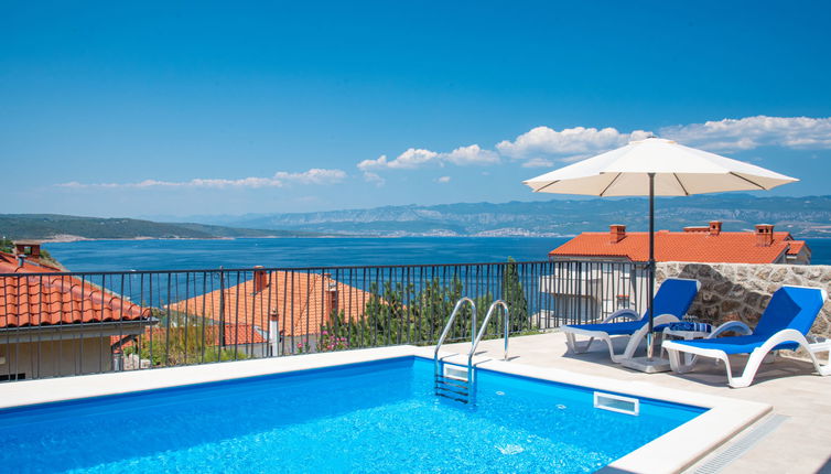 Photo 1 - Maison de 2 chambres à Vrbnik avec piscine privée et vues à la mer