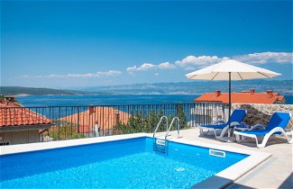 Foto 1 - Casa con 2 camere da letto a Vrbnik con piscina privata e vista mare