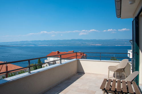 Photo 4 - Maison de 2 chambres à Vrbnik avec piscine privée et terrasse