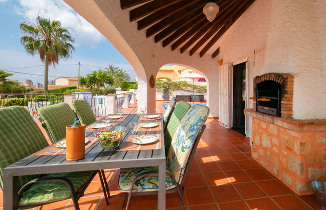 Casa de 4 quartos em Calp com piscina privada e jardim - Foto 4