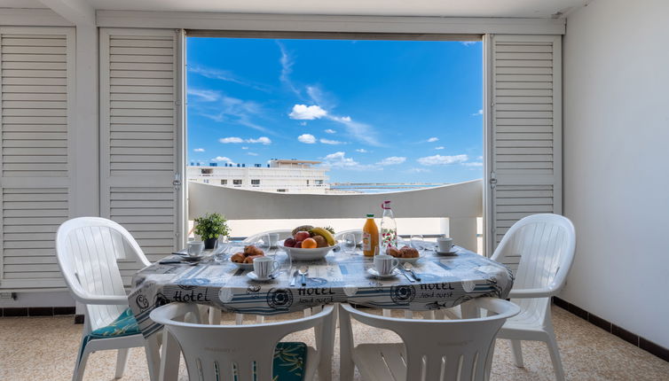 Photo 1 - Appartement de 2 chambres à Le Grau-du-Roi avec piscine et vues à la mer