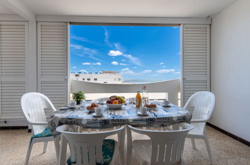 Photo 1 - Appartement de 2 chambres à Le Grau-du-Roi avec piscine et vues à la mer