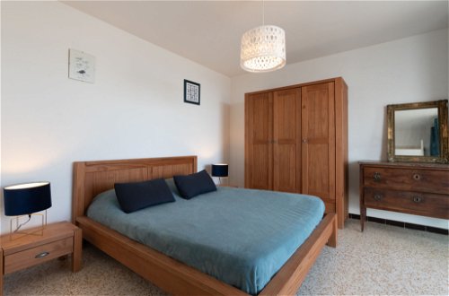 Foto 12 - Appartamento con 2 camere da letto a Le Grau-du-Roi con piscina e vista mare