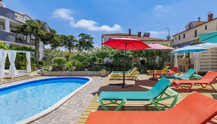 Foto 1 - Apartamento de 2 quartos em Umag com piscina e jardim