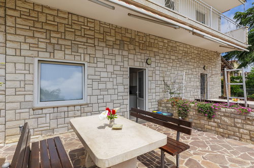 Photo 29 - 2 bedroom Apartment in Umag with swimming pool and garden