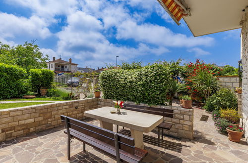 Photo 30 - 2 bedroom Apartment in Umag with swimming pool and garden