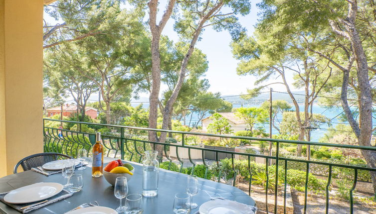 Photo 1 - Appartement de 2 chambres à Saint-Cyr-sur-Mer avec terrasse