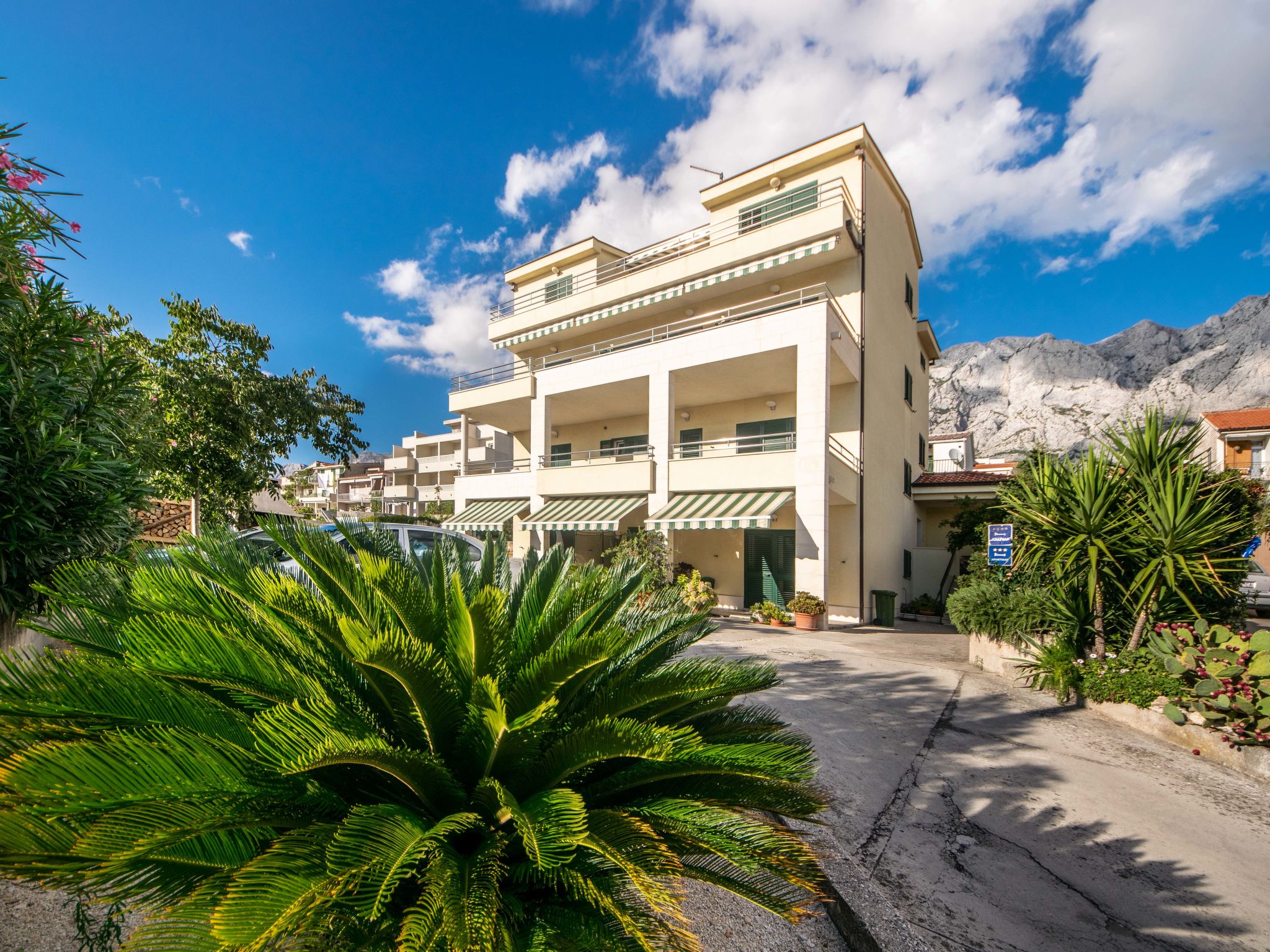 Foto 1 - Apartamento de 3 quartos em Makarska com terraço e vistas do mar