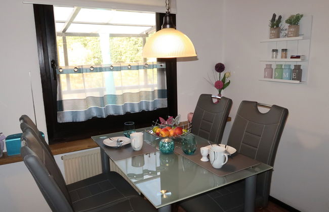 Casa de 2 quartos em Ronshausen com piscina e jardim - Foto 3