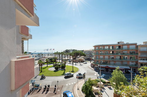 Foto 14 - Apartment mit 1 Schlafzimmer in Cavalaire-sur-Mer mit terrasse