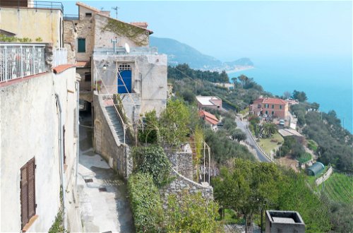 Foto 15 - Apartamento de 1 habitación en Finale Ligure con jardín y vistas al mar