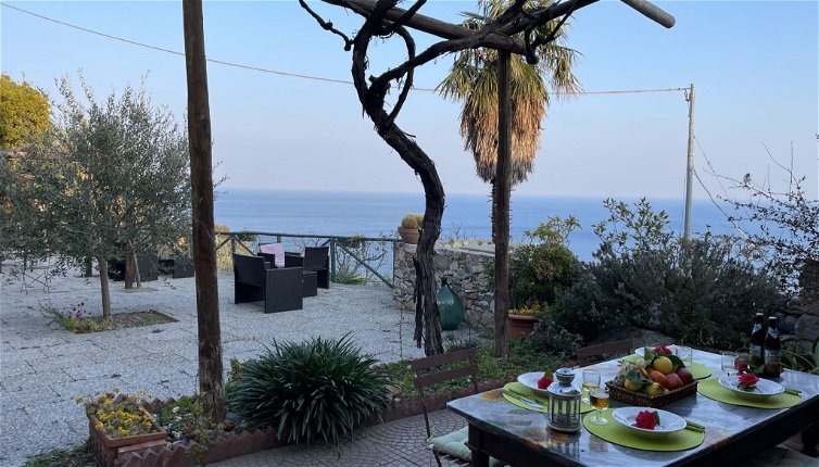 Foto 1 - Apartamento de 1 habitación en Finale Ligure con jardín y vistas al mar