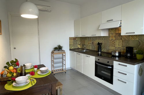 Foto 6 - Apartamento de 1 habitación en Finale Ligure con jardín y vistas al mar