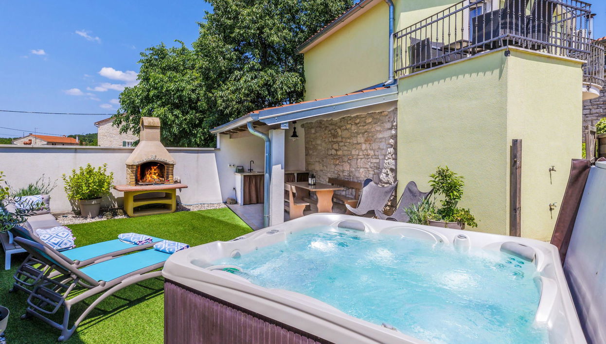 Casa de 3 quartos em Kanfanar com terraço e banheira de hidromassagem - Foto 1