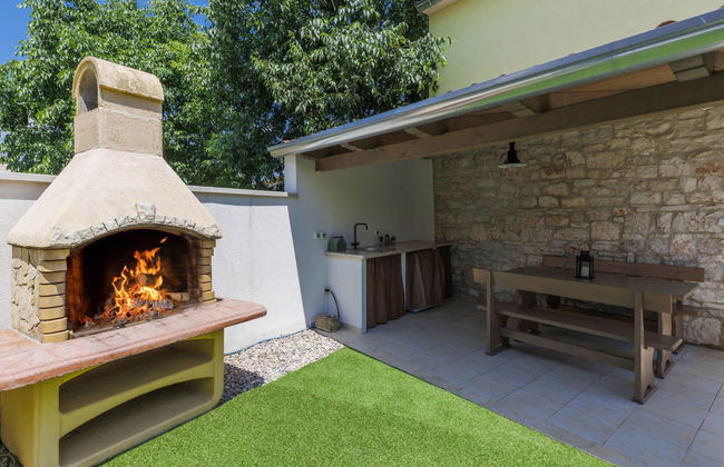 Casa de 3 quartos em Kanfanar com terraço e banheira de hidromassagem - Foto 3