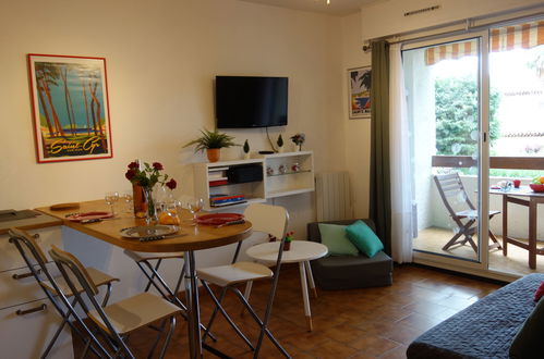 Photo 2 - 1 bedroom Apartment in Saint-Cyr-sur-Mer with garden and terrace