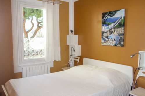 Foto 5 - Apartamento de 1 quarto em Saint-Cyr-sur-Mer com terraço e vistas do mar