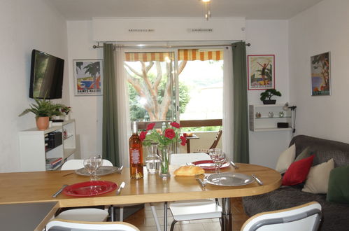 Photo 6 - 1 bedroom Apartment in Saint-Cyr-sur-Mer with garden and terrace