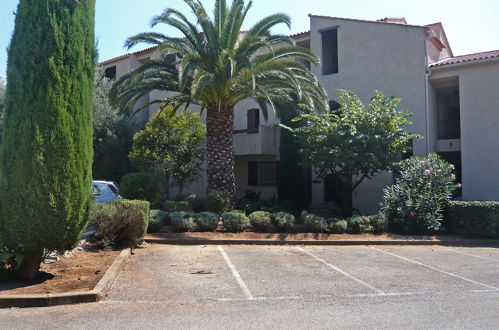 Foto 19 - Apartamento de 1 quarto em Saint-Cyr-sur-Mer com jardim e terraço