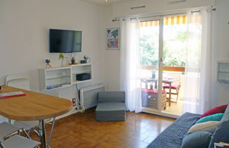 Foto 3 - Apartment mit 1 Schlafzimmer in Saint-Cyr-sur-Mer mit terrasse und blick aufs meer
