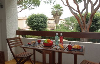 Foto 1 - Apartamento de 1 quarto em Saint-Cyr-sur-Mer com jardim e terraço