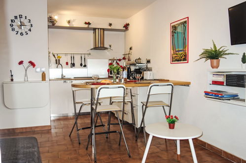 Photo 7 - 1 bedroom Apartment in Saint-Cyr-sur-Mer with garden and terrace