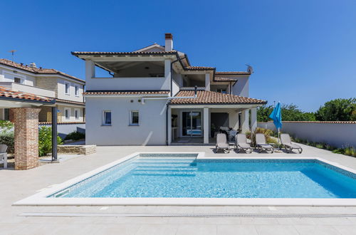 Foto 41 - Casa de 4 quartos em Medulin com piscina privada e jardim