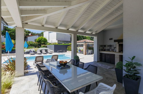 Foto 46 - Casa de 4 quartos em Medulin com piscina privada e jardim
