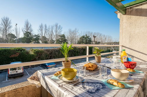 Foto 15 - Appartamento con 1 camera da letto a Le Grau-du-Roi con piscina e terrazza