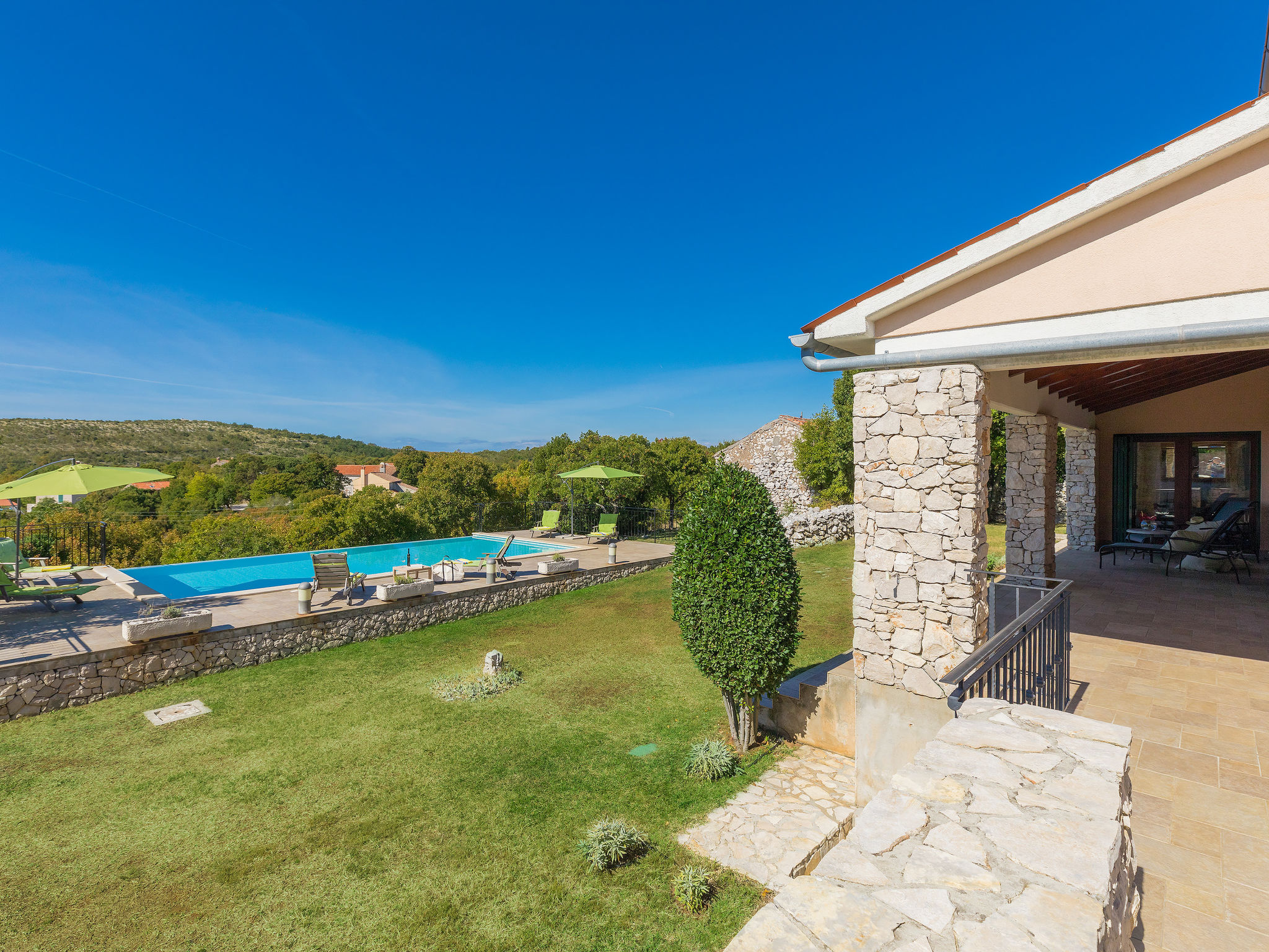 Foto 22 - Casa de 4 habitaciones en Raša con piscina privada y vistas al mar