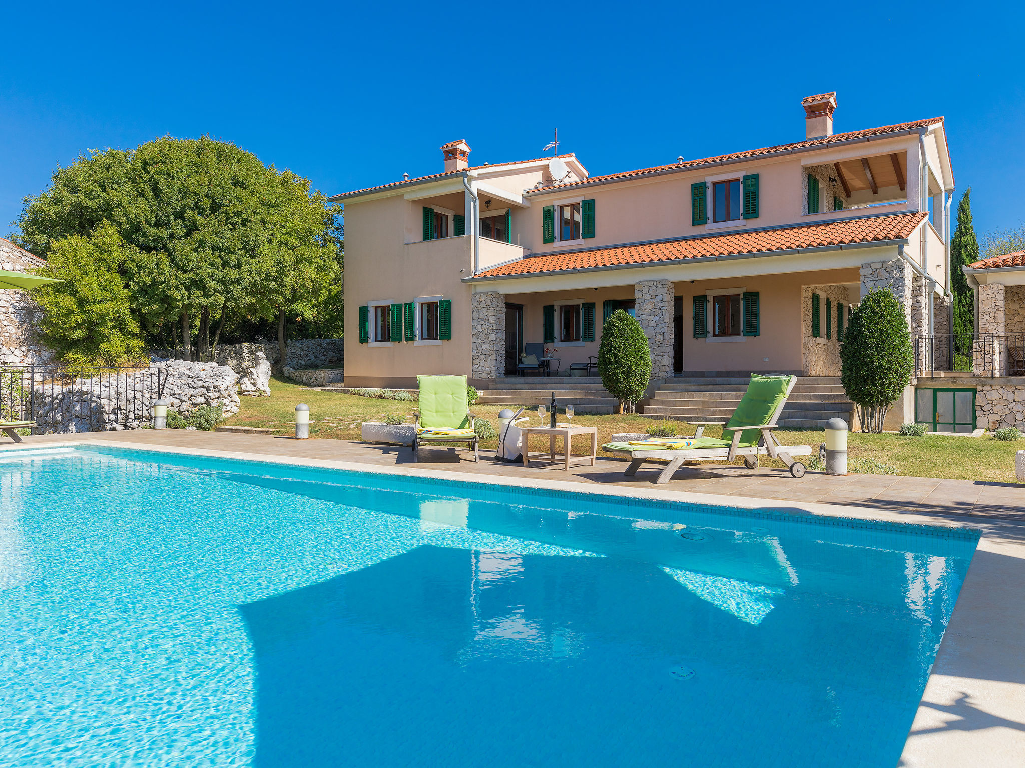 Photo 3 - Maison de 4 chambres à Raša avec piscine privée et vues à la mer