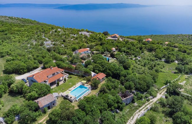 Casa de 5 quartos em Raša com piscina privada e jardim - Foto 1