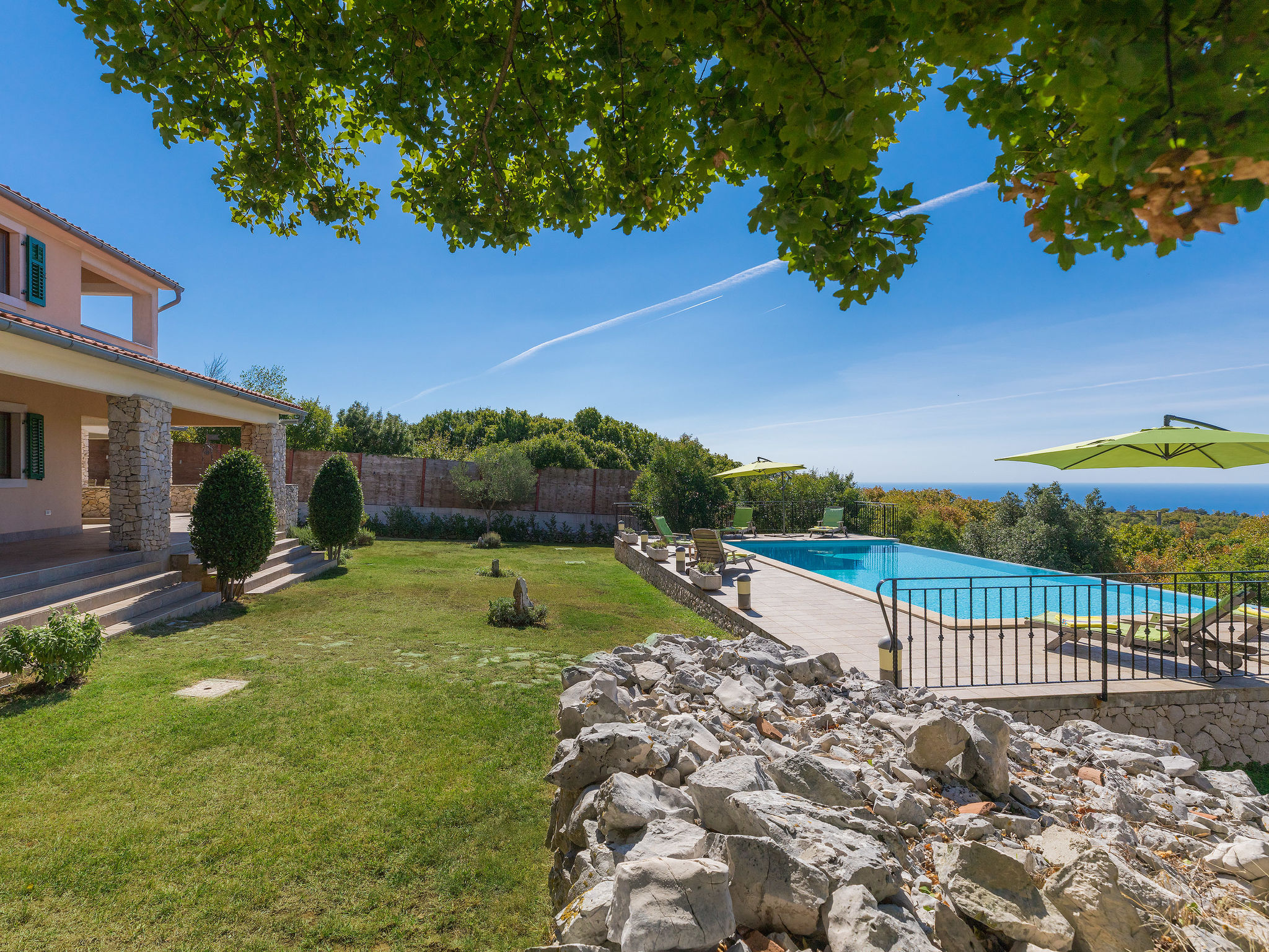 Foto 8 - Casa de 4 habitaciones en Raša con piscina privada y vistas al mar