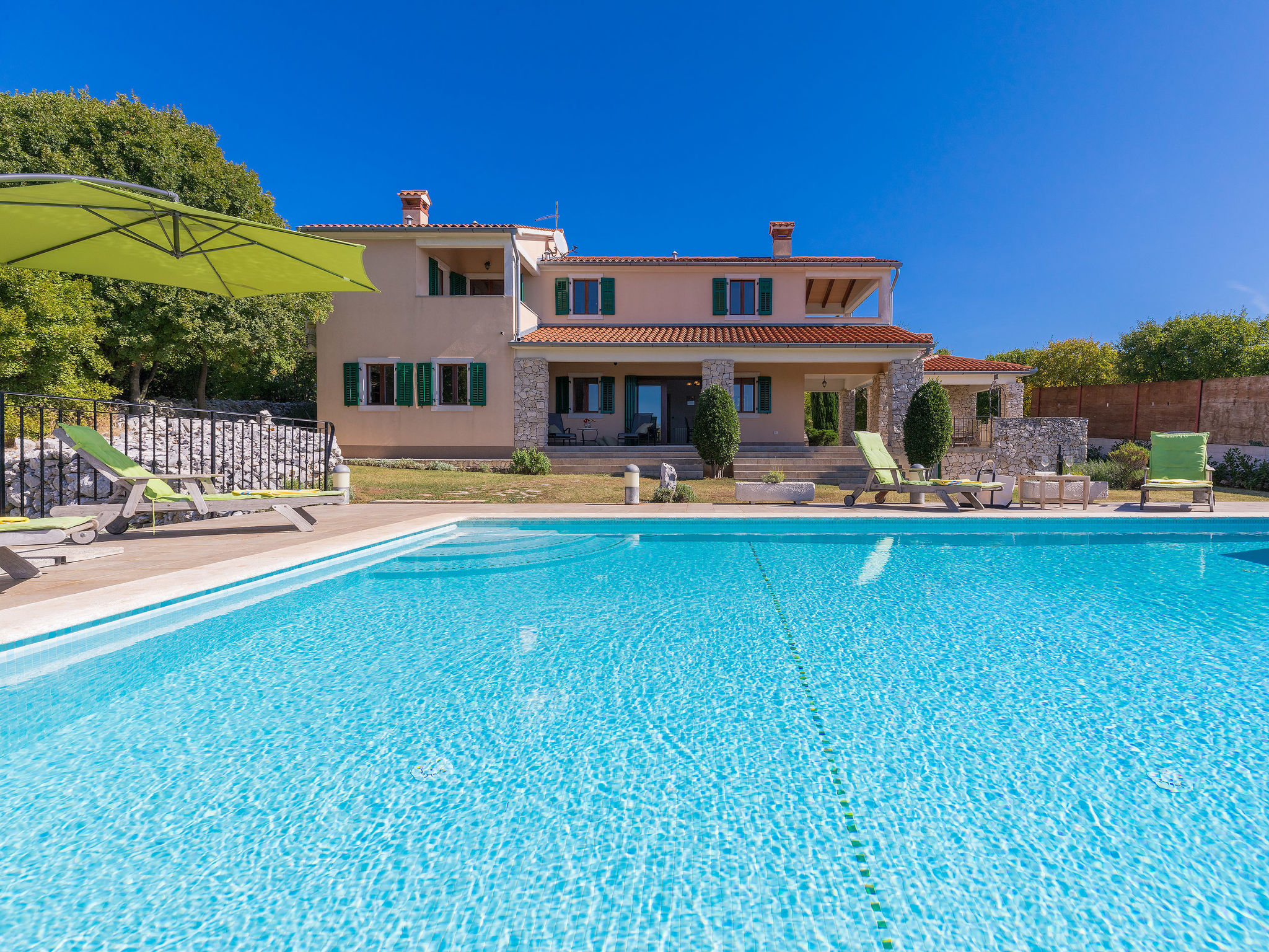 Foto 19 - Casa con 4 camere da letto a Raša con piscina privata e giardino