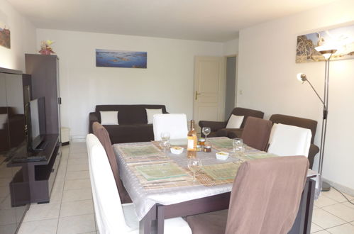 Foto 8 - Apartamento de 2 habitaciones en Fréjus con jardín y vistas al mar