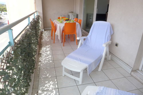 Foto 5 - Appartamento con 2 camere da letto a Fréjus con giardino e vista mare
