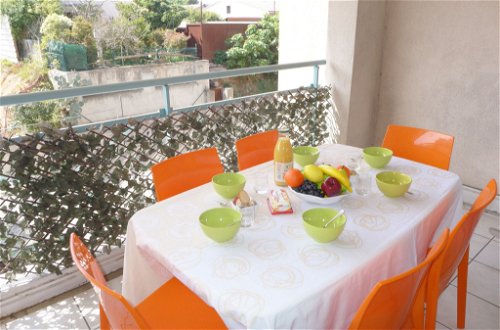 Photo 14 - 2 bedroom Apartment in Fréjus with garden and sea view