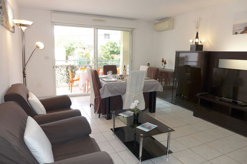 Photo 2 - 2 bedroom Apartment in Fréjus with garden and terrace