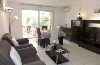 Photo 2 - 2 bedroom Apartment in Fréjus with garden and terrace