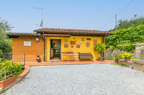 Photo 8 - 1 bedroom House in Pescia with private pool and garden