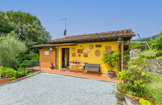 Photo 1 - Maison de 1 chambre à Pescia avec piscine privée et jardin