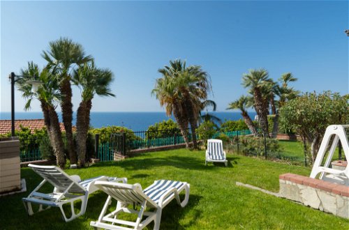 Foto 5 - Apartamento de 2 habitaciones en Cipressa con piscina y vistas al mar
