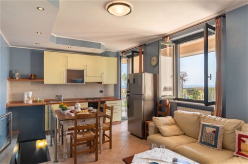Foto 2 - Appartamento con 2 camere da letto a Cipressa con piscina e vista mare