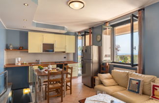 Photo 2 - 2 bedroom Apartment in Cipressa with swimming pool and sea view