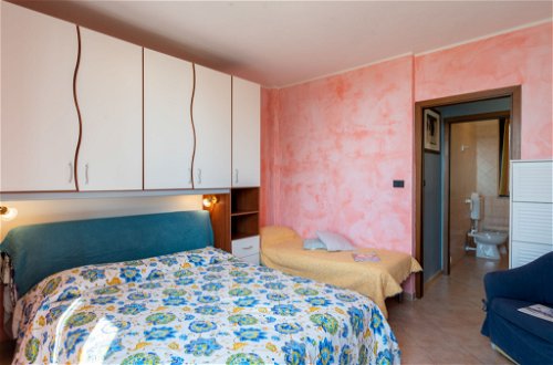 Foto 14 - Appartamento con 2 camere da letto a Cipressa con piscina e vista mare