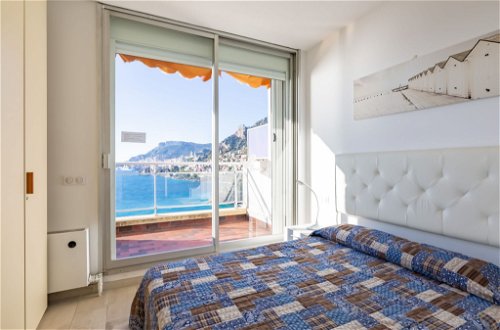 Photo 4 - Appartement de 2 chambres à Roquebrune-Cap-Martin avec piscine et vues à la mer