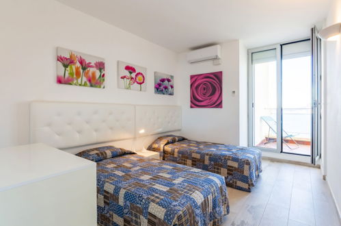 Foto 11 - Appartamento con 2 camere da letto a Roquebrune-Cap-Martin con piscina e vista mare