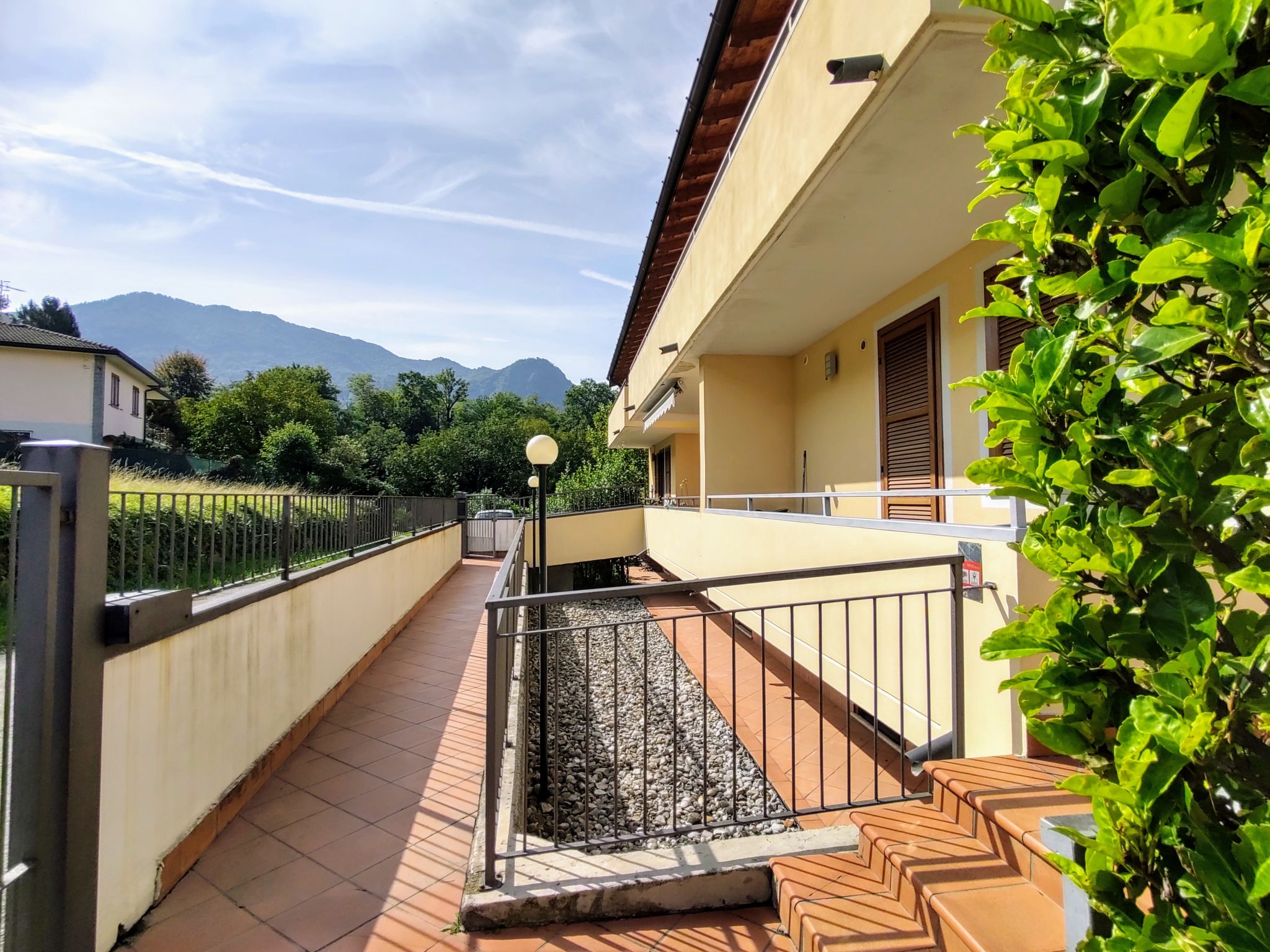 Foto 28 - Apartamento de 2 habitaciones en Porto Valtravaglia con piscina y vistas a la montaña