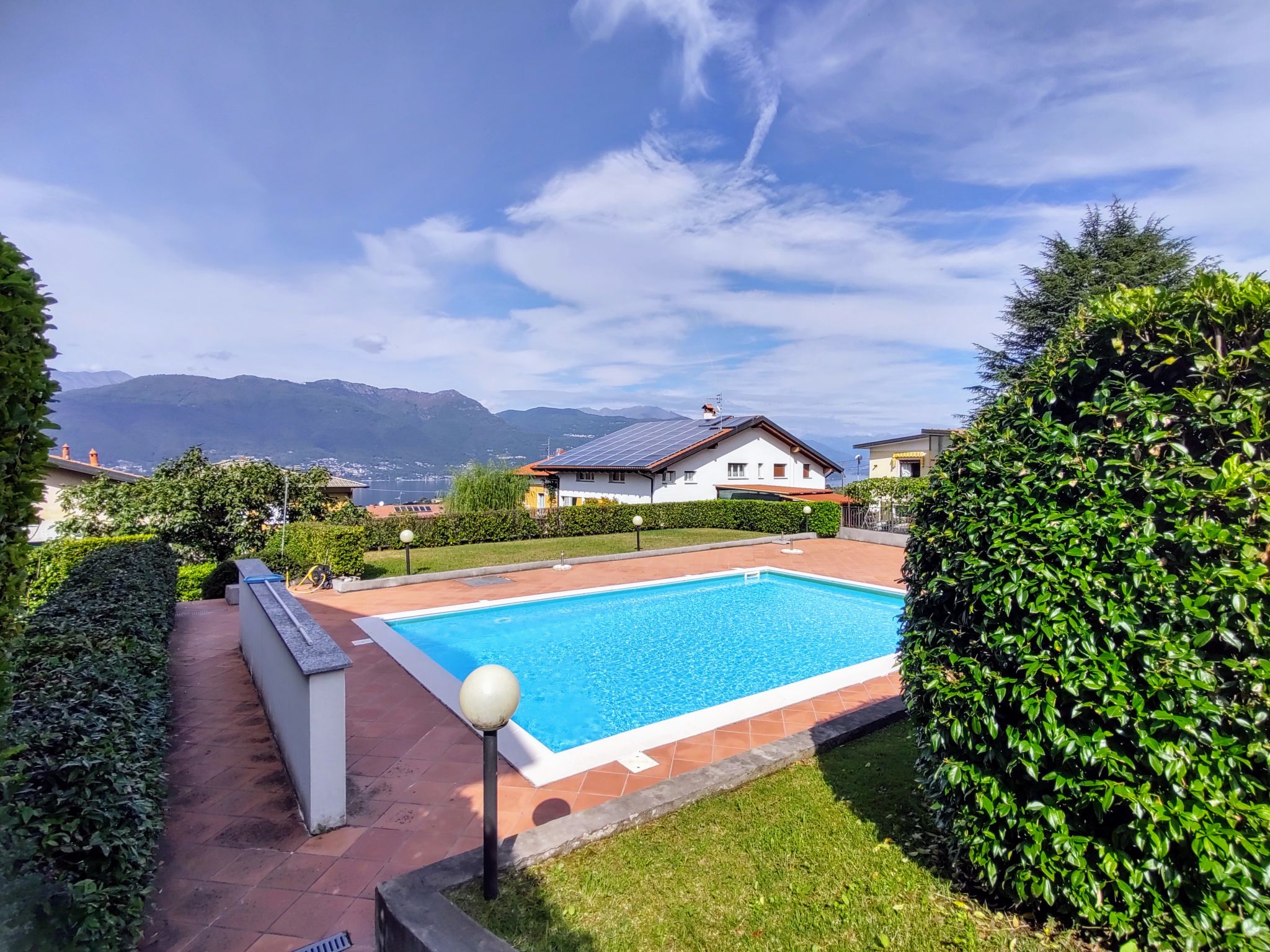 Foto 5 - Apartamento de 2 quartos em Porto Valtravaglia com piscina e vista para a montanha
